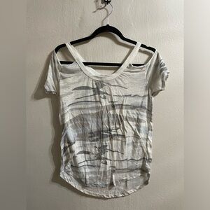 Super cute women’s Z-Supply t-shirt!